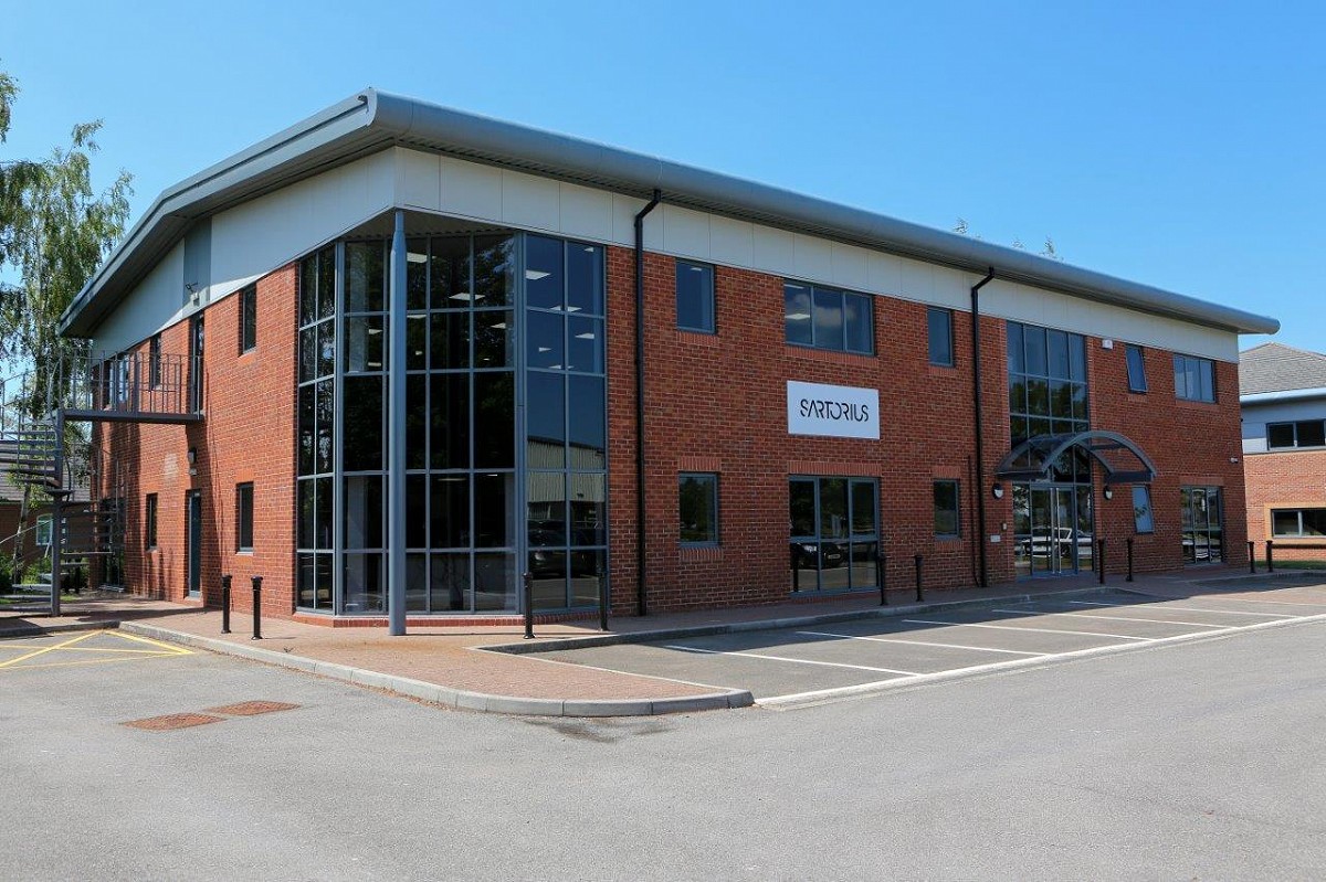 Robert Hitchins - The Complete Development Solution